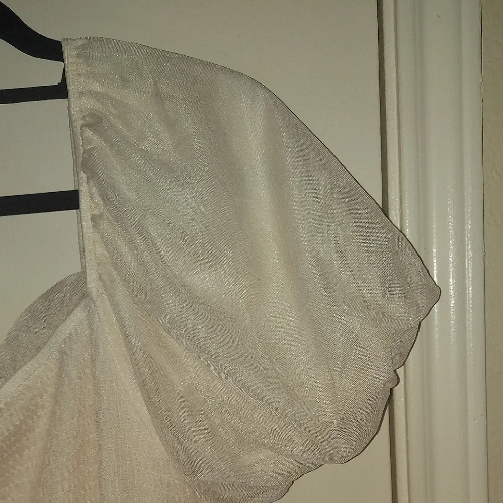 Chic Cream Maxi Dress with Puff Sleeves B19 - Picture 4 of 7